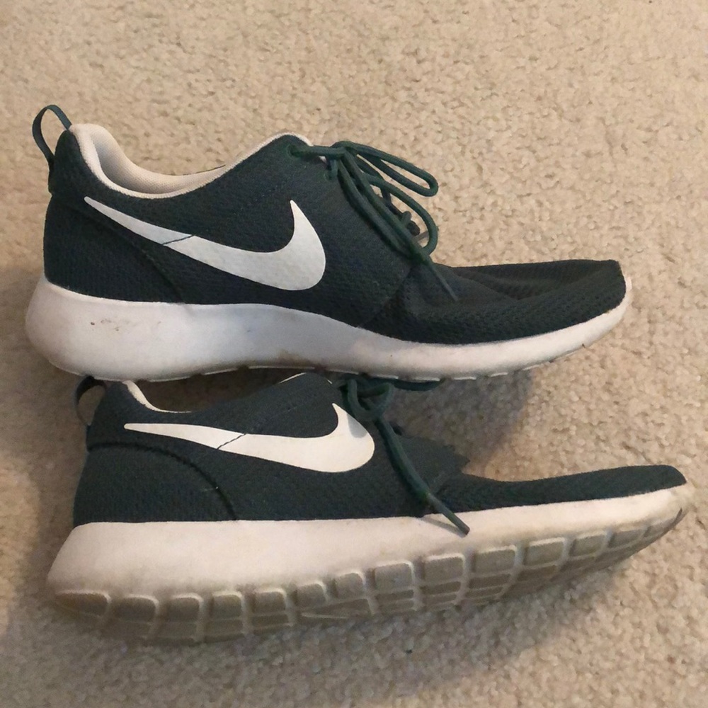 NIKE TENNIS SHOES